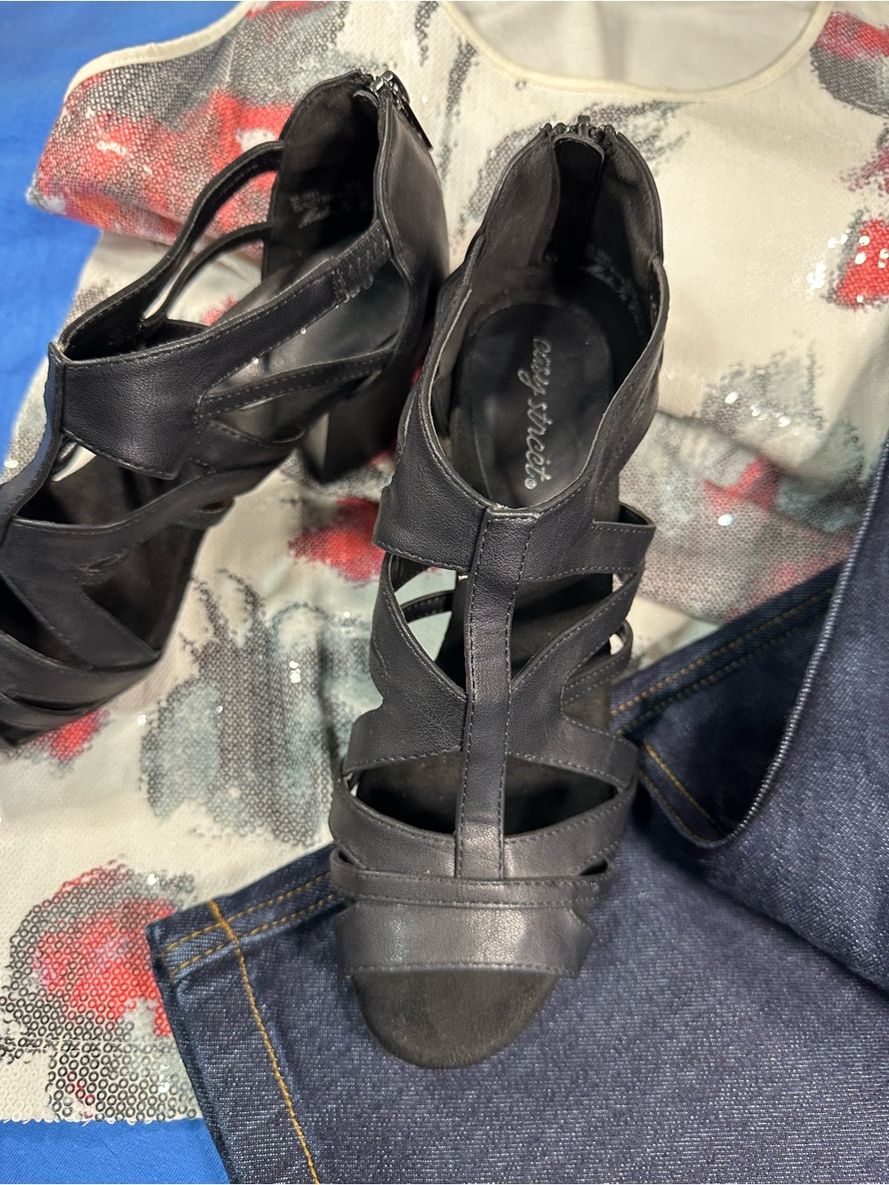 EUC Easy Street Amaze Strappy Caged Heeled Sandals Black 9